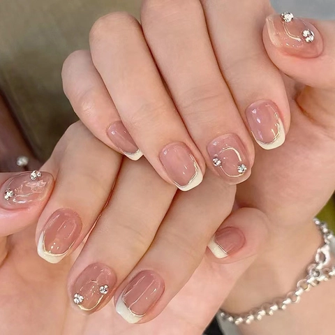Franse Stijl Press On Nagels Nude Roze Strass Gouden Lijn Kunstmatige Valse Nagels Elegante Manicure