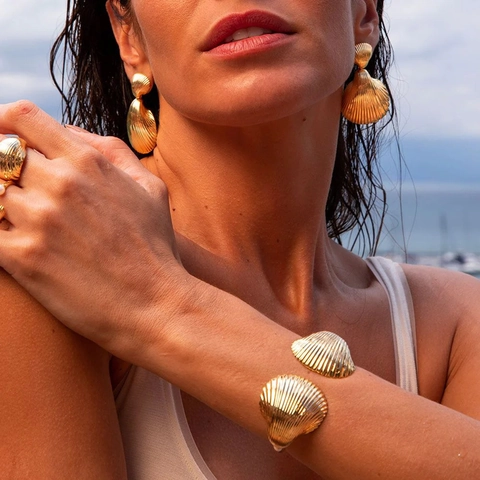 Gargantilla y Brazalete Abierto de Acero Inoxidable con Estrella de Mar y Concha Oro Impermeable Joyería de Moda para Mujer