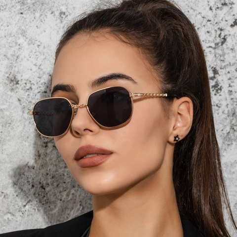 Women Sunglasses Metal Square Frame Hollow Chain Temples UV400 Protection Gradient Lenses Fashion Eyewear