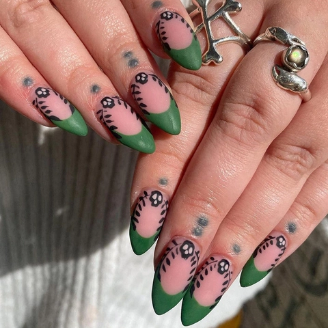 Faux Ongles Amande French Halloween Crâne Noir Pointe Verte Base Rose Mat Ongles Artificiels Pour Femmes