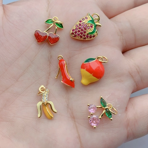 Pendentif Charme Fruit Zircon Émail Cuivre Plaqué Or Cerise Fraise Banane Talon Haut Pour Création Bijoux DIY Femmes
