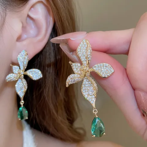 Orecchini A Goccia Con Fiori In Rame Placcato Oro 18K Zircone Goccia Verde E Perno In Argento Sterling 925