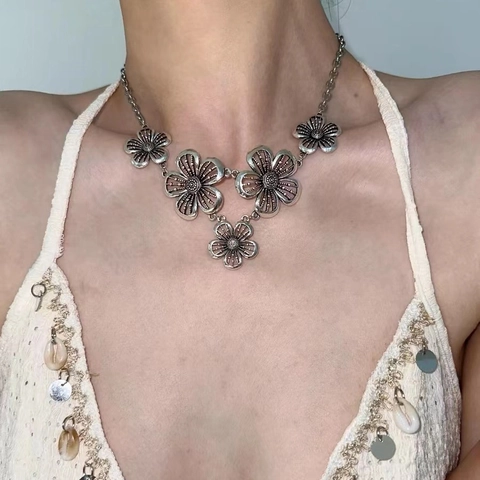 Bohemian Flower Pendant Necklace Distressed Metal Alloy Geometric Vintage Statement Jewelry For Women