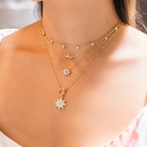 Collana con Pendente a Farfalla per Donna in Ottone Placcato Oro 18K Strass Girocollo Gioielli alla Moda Stile Dolce Catena Regolabile