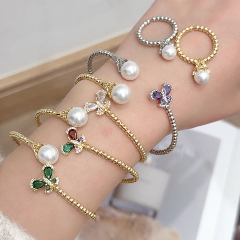 Set Gioielli Farfalla Regolabile in Rame Placcato Oro Micro-pave Zirconia Perla Artificiale Bracciale e Anello Donna