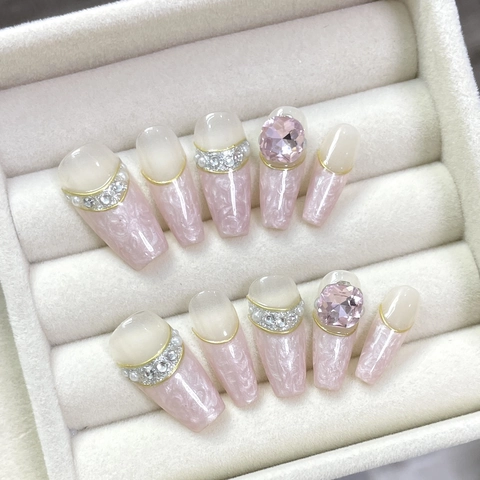 Faux Ongles À Presser À La Main Marbre Rose Strass Künstliche Perle Forme Cercueil Ongles De Luxe Manucure Élégante Pour Femmes