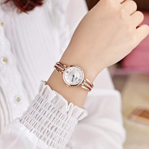 Fashion Women Quartz Watch Round Dial Alloy Bangle Strap Rhinestone Encrusted Elegant Dress Wristwatch