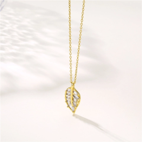 Blatt Anhänger Halskette Edelstahl Gold Plattiert Mit Zirkon Elegant Hohl Design Marquise Schnitt Zierlich Minimalistisch Damen