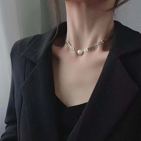 Collar De Hoja De Aleación Dorada Con Colgante De Perla Artificial Blanca Estilo Elegante Espiga De Trigo Para Mujer
