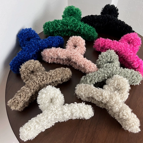 Plush Hair Claw Clip Teddy Fleece Faux Fur Shark Clip Elegant Autumn Winter Hair Accessories For Women