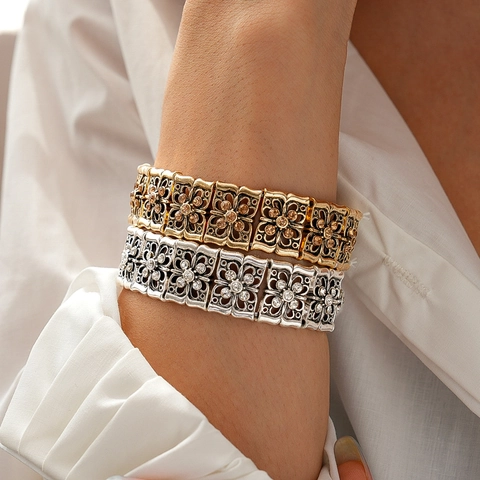 Vintage Hollow Flower Alloy Rhinestone Elastic Bracelet Luxury Palace Retro Style Fashion Wrist Jewelry For Women