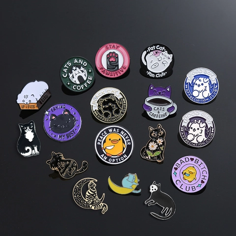 Broches De Esmalte De Animales De Dibujos Animados Gato Perro Aleación Alfileres Divertidos Accesorio Lindo Para Bolsos Ropa