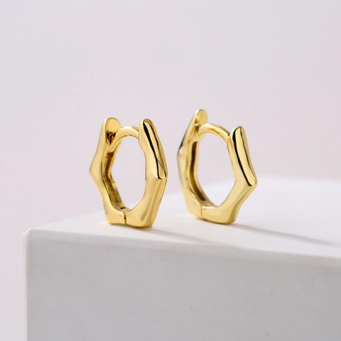 Geometrische Huggie Hoop Ohrringe 18K Vergoldet Kupfer Minimalistisch Winziger Nischenstil Schmuck Für Frauen