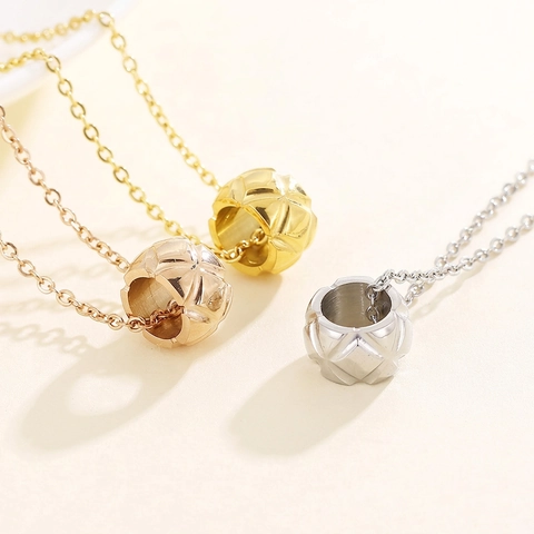 Collana Con Pendente A Rombi Trapuntati In Acciaio Inossidabile Perla A Tamburo Matelassé Placcato Oro Gioielli Per Donna