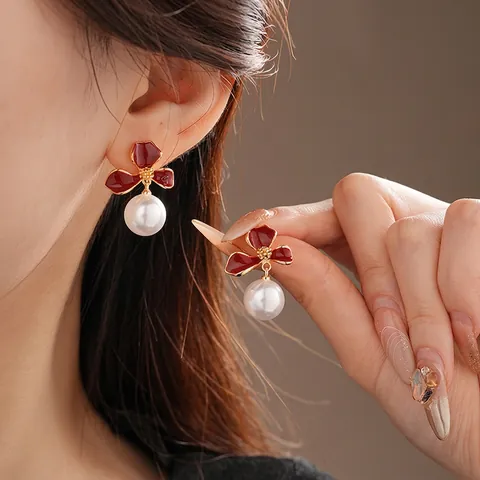 Orecchini Pendenti Fiore Smaltato E Perla Artificial Con Perno In Argento Stile Francese Vintage Elegante Chic Per Donna