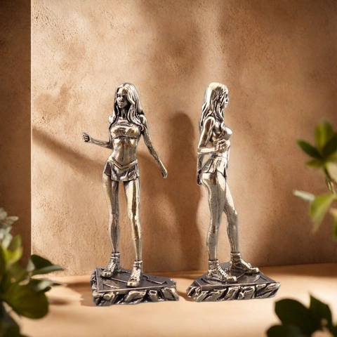 Vintage Brass Female Heroine Statue Mini Figure Sculpture Desktop Ornament Metal Craft For Home Office Decor