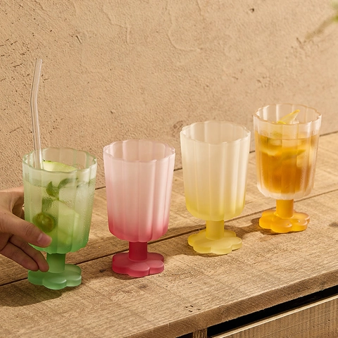Short Stemmed Cocktail Glass Frosted Crystal Glass Flower Base Gradient Ribbed Cup For Ice Cream Dessert Drinkware