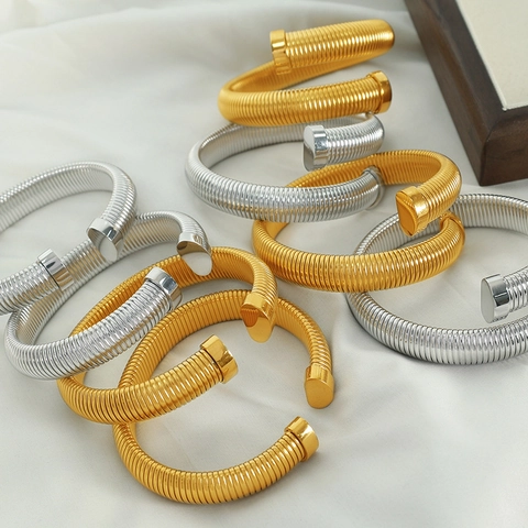 Bracciale a Spirale Tubogas in Acciaio Inossidabile Apertura Regolabile Stile Industriale Minimalista