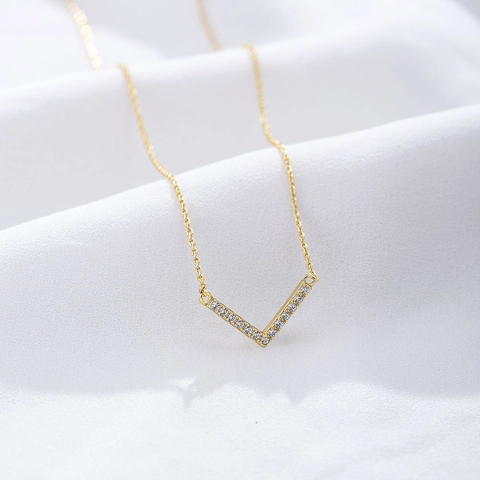 Minimalist 925 Sterling Silver Necklace For Women Elegant V-Shaped Pendant With Sparkling Rhinestone Inlaid Clavicle Chain Jewelry