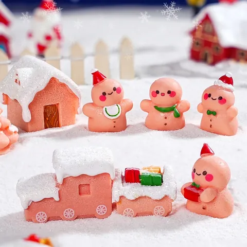 Miniature Natalizie In Resina Omino Di Pan Di Zenzero Casa De Neve Treno Micro Paesaggio DIY Ornamenti Da Scrivania Rosa Festivo