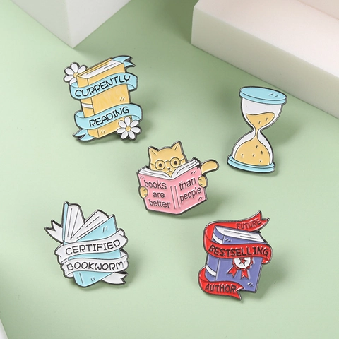 Emaille Pins Literaire Lezen Legering Boek Kat Zandloper Broches Voor Boekenwurmen Auteurs Cadeau Decoratief