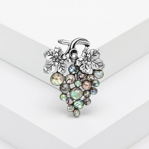 Vintage Abalone Shell Grape Brooch Pin For Women Luxury Alloy Fruit Shape Breastpin Fashion Clothing Accessories Jewelry Gift