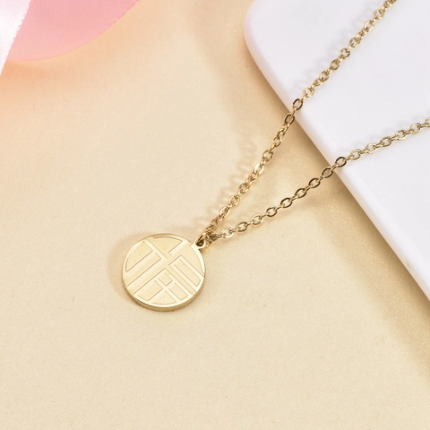 Collana con Pendente Minimalista in Acciaio al Titanio Placcato Oro Tondo con Carattere Cinese Fu per Donna Gioielli Etnici