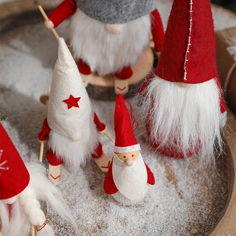 Decorazione Gnomo Di Natale Bambola Tomte Da Sci Tessuto In Feltro Lavorato A Mano Sci In Legno Ornamento Da Scrivania Per Vacanze Nordiche