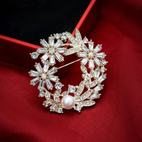 Elegant Alloy Brooch With Rhinestone And Artificial Pearl Floral Design Anti-Exposure Pin For Women Suit Coat Jewelry Accessory