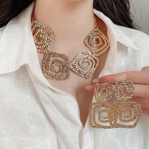 Square Spiral Hammered Texture Necklace And Earrings Alloy Jewelry With Silver Earring Post Women Statement Luxury