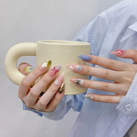 Handmade Press On Nails 3D Butterfly Floral Relief Rhinestone Artificial Pearl Gradient Almond Shape False Nails For Women