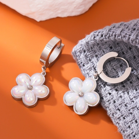 Orecchini a fiore in acciaio al titanio con perla artificiale Elegante gioiello floreale per donna Regalo quotidiano