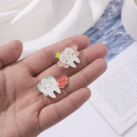Cartoon Tooth Enamel Pin Cute Dentist Dental Care Theme Alloy Brooch Decorative Jewelry Badge Novelty For Doctors Nurses
