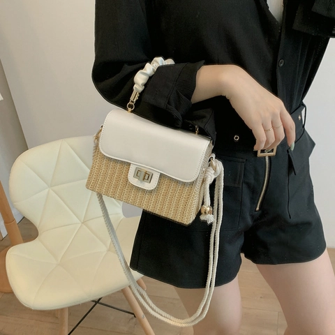 Strohgewebte Umhängetasche Damen Plissee-Griff Handtasche PU-Leder Patchwork Metallschloss Sommer Strand Resort Stil