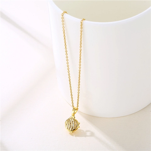Hollow Fish Pendant Necklace Stainless Steel Zircon Inlaid Simple Clavicle Chain Jewelry For Women Elegant Creative Gift