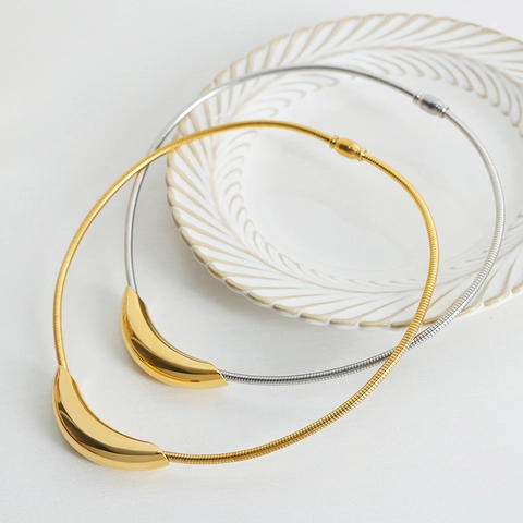Titanium Steel Necklace Geometric Curved Arc Pendant Minimalist Snake Bone Chain For Women Vintage Chic Jewelry