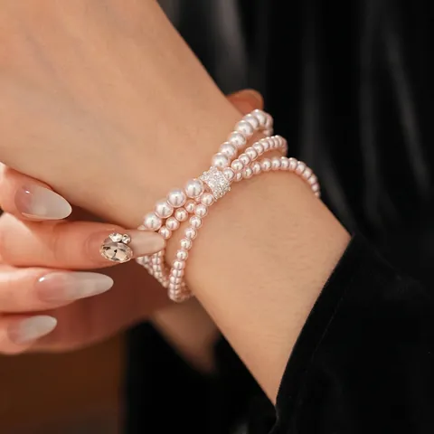 Bracelet Künstliche Perles Imitation Multi Rangs Style Français Vintage Avec Fermoir Métal Pavé De Zircon Bijoux Élégants