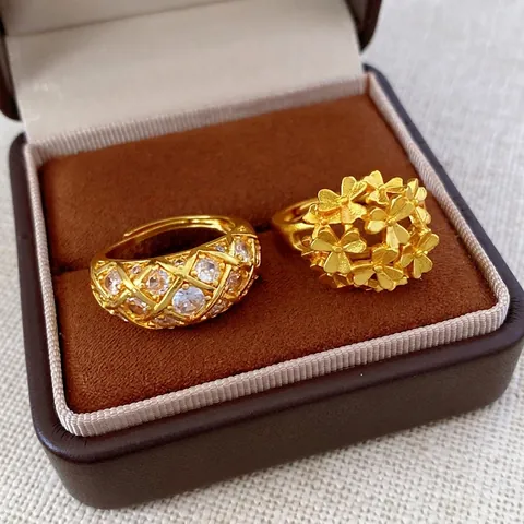 Anello Regolabile Aperto Traforato Con Design A Fiori E Grata In Rame Placcato Oro Con Zircone Gioielli Di Moda Per Donna