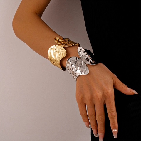 Hammerschlag Metall Breites Manschettenarmband Für Damen Vintage Wellenstruktur Offener Klappreif Geometrischer Statement Schmuck