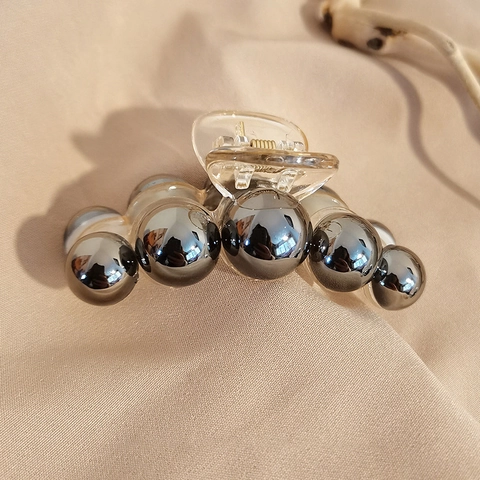 Elegant Korean Ins Style Acrylic Resin Hair Claw Clip With Imitation Artificial Pearl Spherical Design Geometric Shark Clip For Women