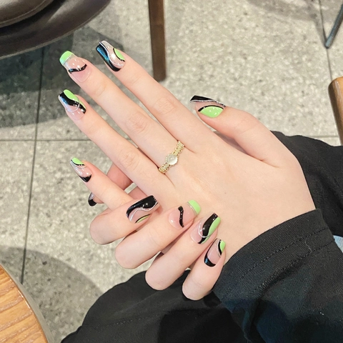 Uñas Postizas Hechas A Mano Verde Fluorescente Negro Abstracto Línea Plateada Forma Ataúd Corto Uñas Artificiales