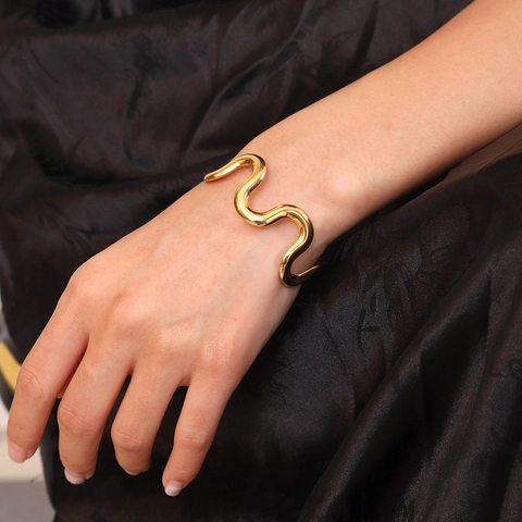 Bracciale Rigido A Onde Acciaio Inossidabile Placcato Oro 18K Forma S Aperto Gioielli Di Moda Minimalista Donna