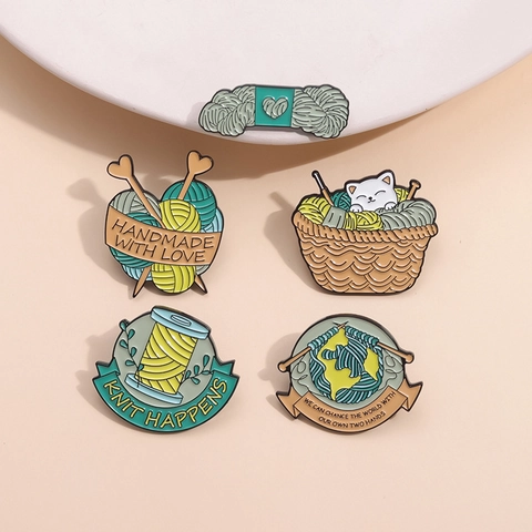Knitting Enamel Pin Alloy Cute Cat Wool Ball Brooches For DIY Lovers Sewing Enthusiasts Clothes Backpack Decor