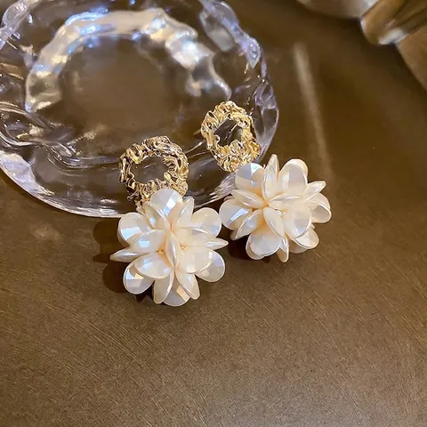 Franse Vintage Bloem Hangende Oorbellen Met Acryl Bloemblaadjes En Zilveren Oorsteker Gehamerde Gouden Ring Dames Elegant
