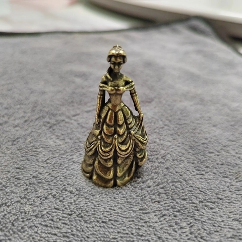 Vintage Antique Bronze Color Metal Lady Figurine Classical Princess Statue For Home Office Desktop Decor Retro Handicrafts