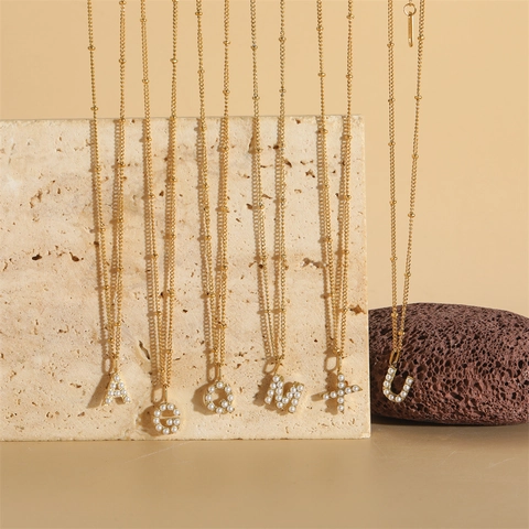 Collana Vintage in Acciaio Inossidabile con Perle Artificiali per Donna Placcata Oro 26 Lettere Ciondolo Catena Gioielli