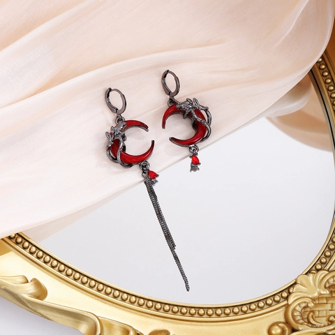 Pendientes De Borla Asimétricos Góticos Luna Creciente Roja Dragón Aleación Vintage Estética Oscura Para Mujeres