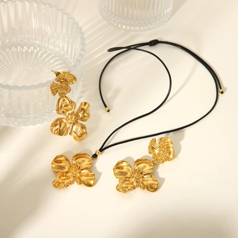 Bloemen Hanger Ketting En Oorbellen Roestvrij Staal Verguld Gehamerde Textuur Franse Retro Elegante Sieraden Voor Dames