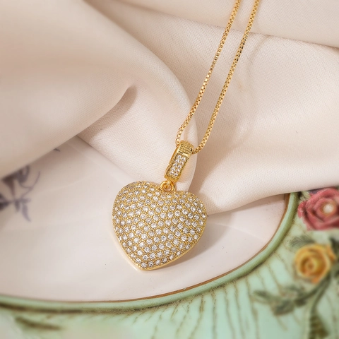 Collier en Cuivre Plaqué Or 18K Minimaliste Élégant Pendentif Coeur en Zirconia Chaîne Fine Bijoux Mode Pour Femmes Cadeau