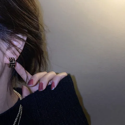 Asymmetrische Geometrische C-Vorm Hoop Oorbellen Met Emaille Strass Legering En 925 Sterling Zilveren Oorknopje